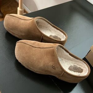 Authentic Ugg Cottage Clogs size 10